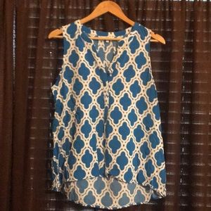 Blue and white keyhole design top